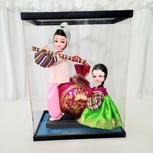 Asian Dolls in Plexiglass Display Case measures 11x9 Ethnicities Asian Culture